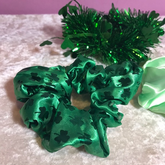 Three St. Patrick’s Day Scrunchie Decorative Hair Ties Shamrock Green Party 3pc - Picture 7 of 8